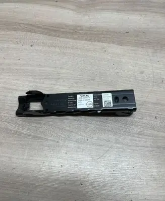 Volkswagen PASSAT B8 Seat belt height adjuster 4M0857819 624765900H 627966600