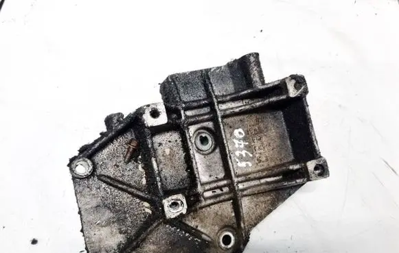 Volkswagen PASSAT B5 Engine mounting bracket 028260885A