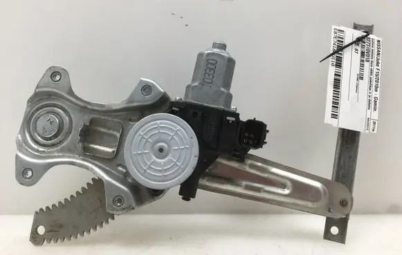 Rear door manual window regulator