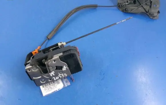 Opel Combo C Front door lock 24434885ER