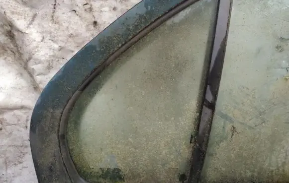 Nissan Primera Rear vent window glass 