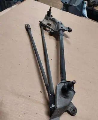Honda CR-V Front wiper linkage 
