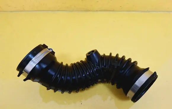 Opel Vivaro Air intake hose/pipe 