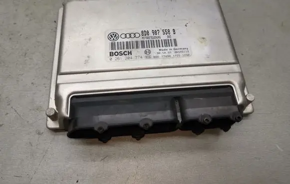 Audi A4 S4 B5 8D Engine control unit/module 8D0907558B 0261204774