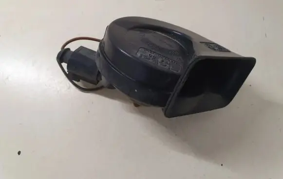 Audi A6 S6 C5 4B Horn signal 4B0951221