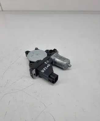 KIA Sorento Front door window regulator motor 82450C5120