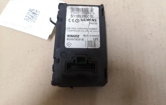 Renault Megane II Ignition lock contact S118539001E 820074331A