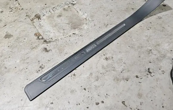 BMW 7 E38 Front sill trim cover 8220220