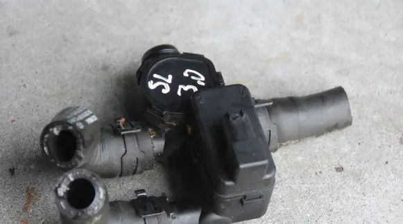 Mercedes-Benz SL R230 Coolant heater control valve A2308300084