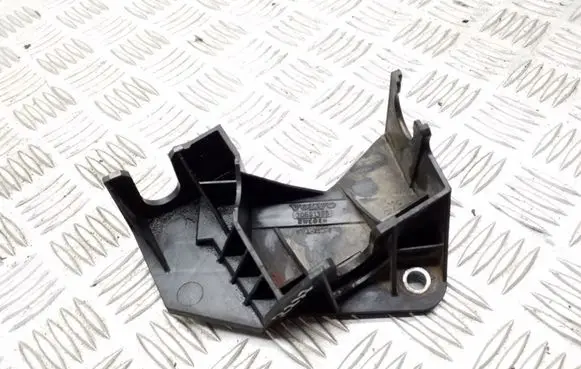 Volvo V50 Gear shift cable bracket 30681386