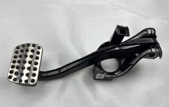 Mercedes-Benz CLS C218 X218 Brake pedal A2042902101