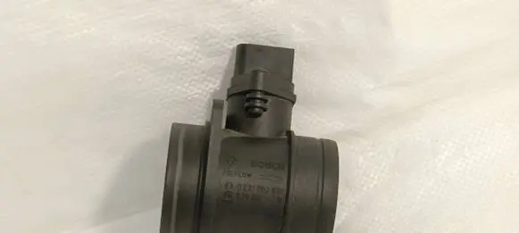 Volkswagen Golf V Mass air flow meter 038906461B 0281002531