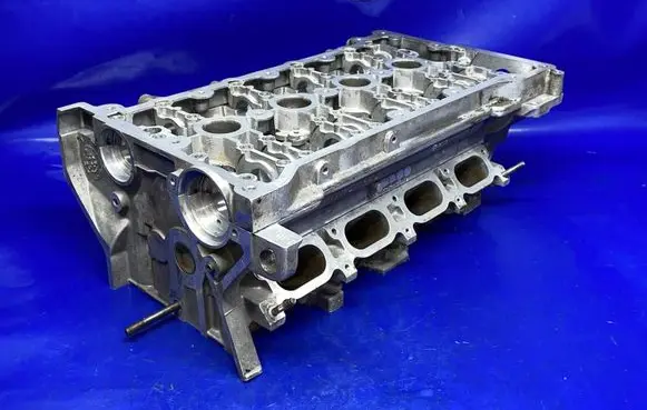 Audi A4 S4 B6 8E 8H Engine head 06B103373AM 06B103127N