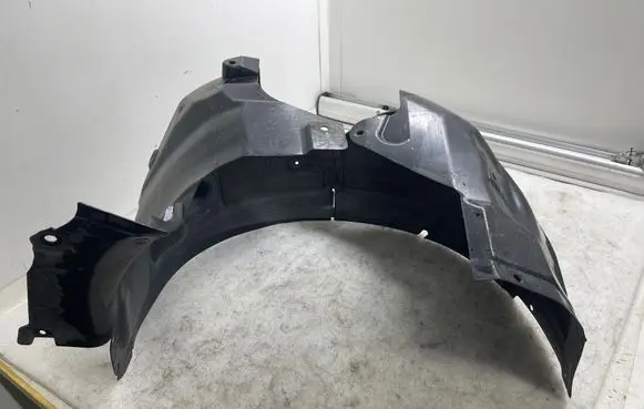 Front wheel arch liner splash guards