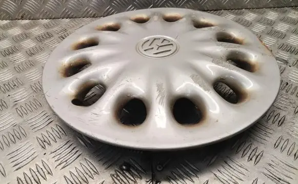 Audi A4 S4 B6 8E 8H R15 wheel hub/cap/trim 7m0601147e