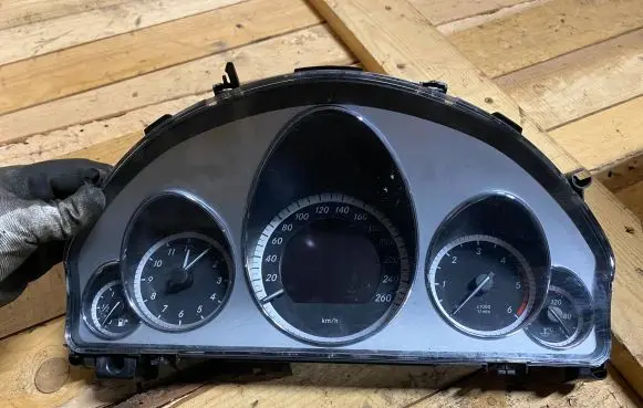 Mercedes-Benz E W212 Speedometer (instrument cluster) A2129003010 2129003010