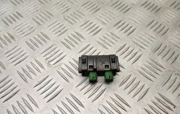 Volkswagen T-Roc USB socket connector 2GA863324B