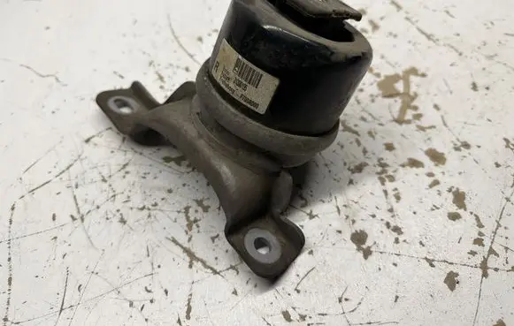 Volvo V60 Engine mount bracket 31330135