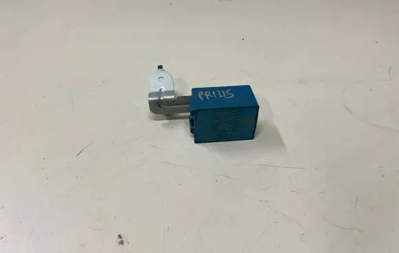 Toyota Prius (XW20) Window wiper relay 8594047010