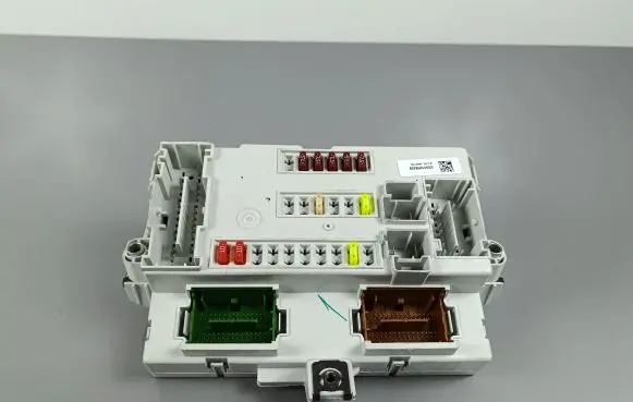 Jeep Cherokee Fuse module 68412070AB