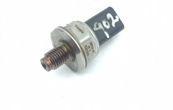 Infiniti Q30 Fuel pressure sensor 1530325614