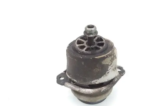 Volkswagen Touareg I Engine mount bracket 7L6199131