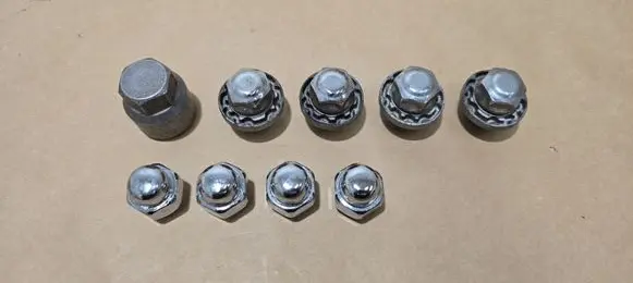 Hyundai ix35 Anti-theft wheel nuts and lock 