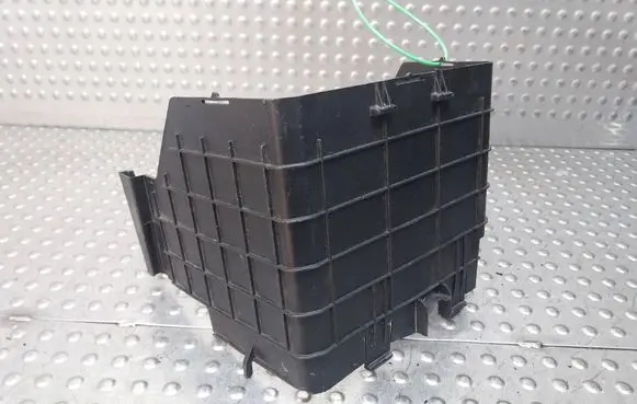 Volkswagen PASSAT B6 Battery box tray S26380418 3C0915335