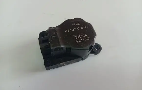 Opel Zafira B Air flap motor/actuator H7102UA42