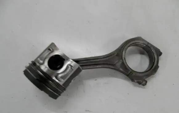 Volkswagen PASSAT B5.5 Piston 