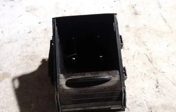 Mercedes-Benz CLS C219 Glove box