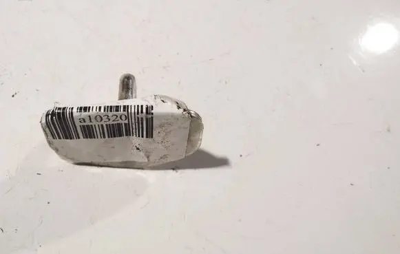 Volkswagen Golf IV Front door lock loop/hook striker 