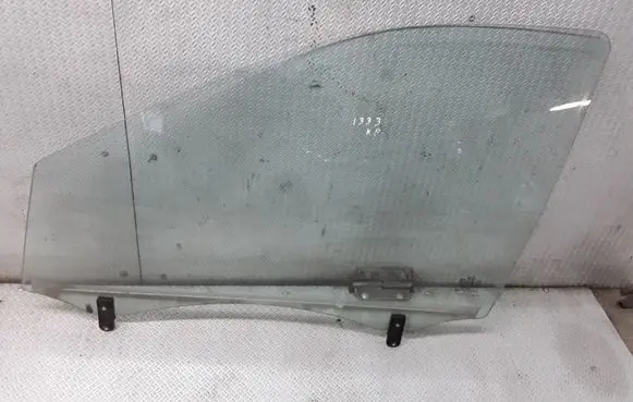 KIA Sorento Front door window glass four-door