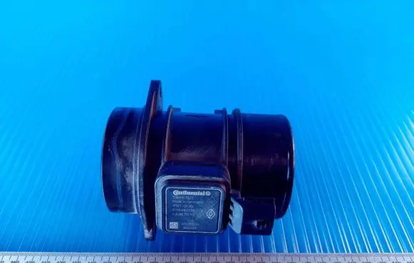 Renault Clio IV Mass air flow meter 8200682558 022053233 H8200702517
