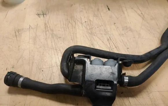 BMW X6 E71 Coolant heater control valve 6411691054406