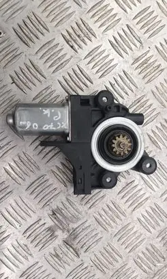 Volvo XC70 Front door window regulator motor 970713101