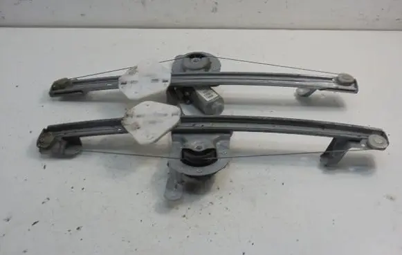 Dacia Logan I Front door window regulator with motor 400726