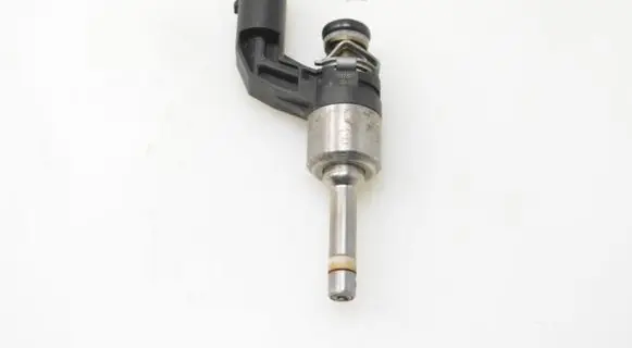Volkswagen Golf VI Fuel injector 03C906036F