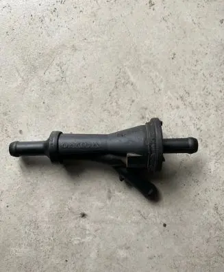 Volvo XC70 Valve vacuum 8653469