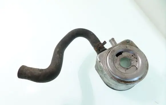 Peugeot 607 Oil filter mounting bracket