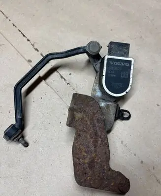 Headlight/headlamp level sensor