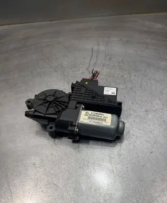 Volkswagen Polo IV 9N3 Front door window regulator motor 6Y2959802 440775EW