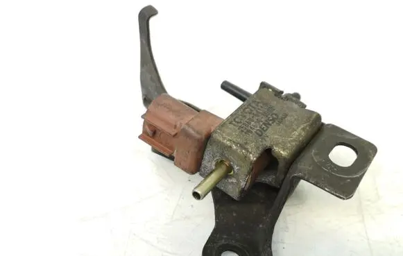 Volkswagen Golf I Vacuum valve 2586064140 1846003600