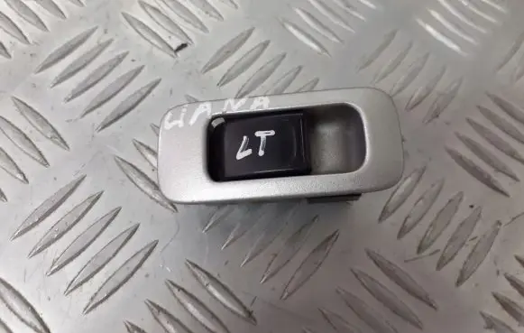 Suzuki Liana Electric window control switch 37995-75F0