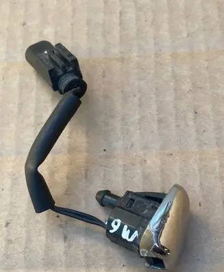 BMW M6 Windshield washer spray nozzle 7160442