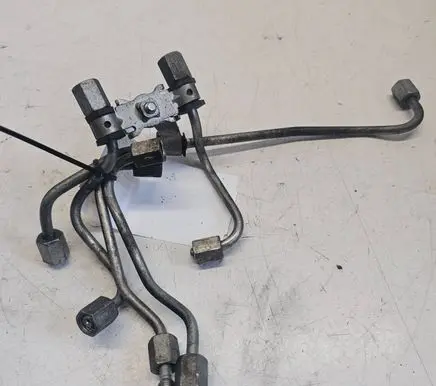 Fuel injector supply line/pipe