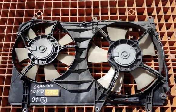 Mitsubishi Grandis Radiator cooling fan shroud OEM