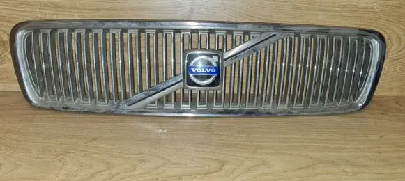Volvo V70 Front bumper upper radiator grill 8659875