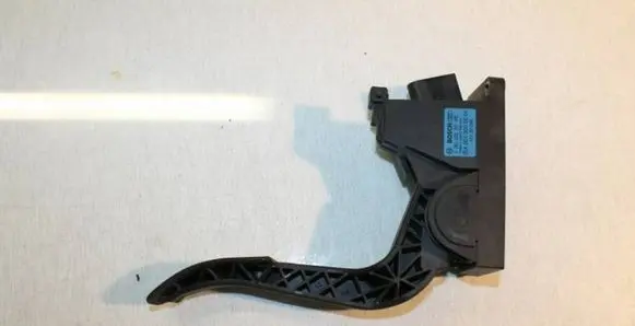 Mercedes-Benz Sprinter W901 W902 W903 W904 Accelerator throttle pedal A9013000504 0281002337
