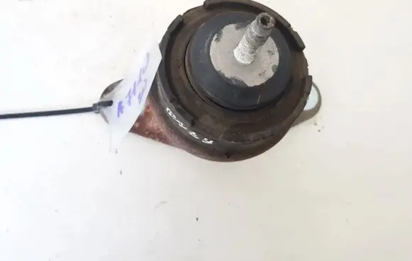 Peugeot 407 Engine mount bracket